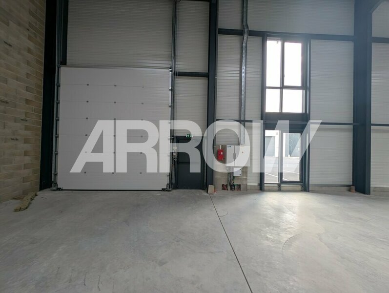 Entrepôt à louer PRUNAY 3